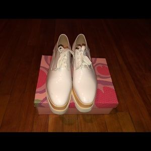 Comfortable shoes! Great condition! Barely worn